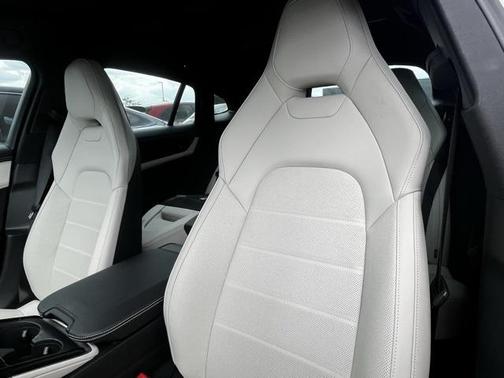 2025 Porsche Panamera 4