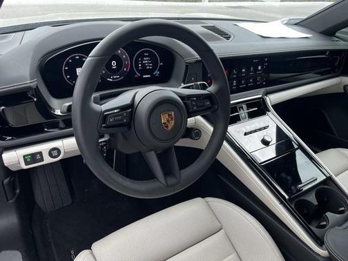 2025 Porsche Panamera 4