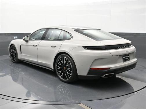 2025 Porsche Panamera 4