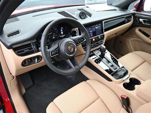 2025 Porsche Macan Base
