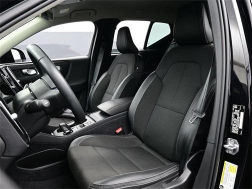 2020 Volvo XC40 T4 Momentum