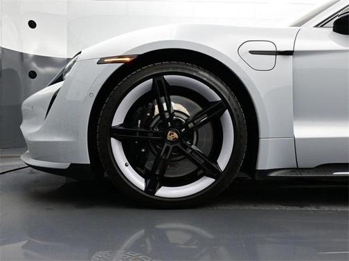 2022 Porsche Taycan Turbo