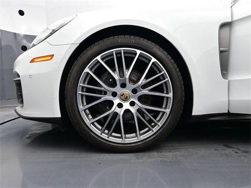 2023 Porsche Panamera Platinum Edition