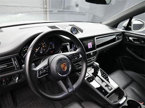 2022 Porsche Macan Base (PDK)