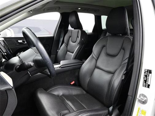 2022 Volvo XC60 B6 Inscription