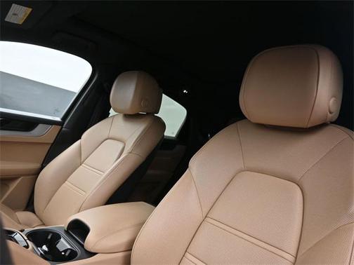2024 Porsche Cayenne Base (Tiptronic)