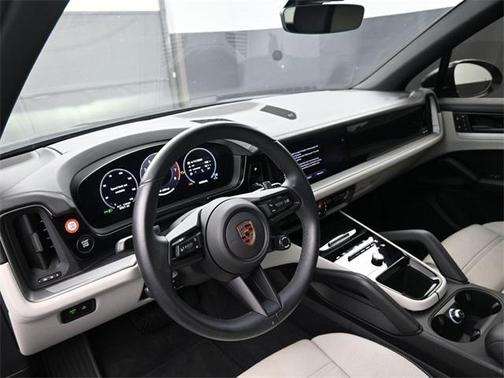 2024 Porsche Cayenne Base (Tiptronic)