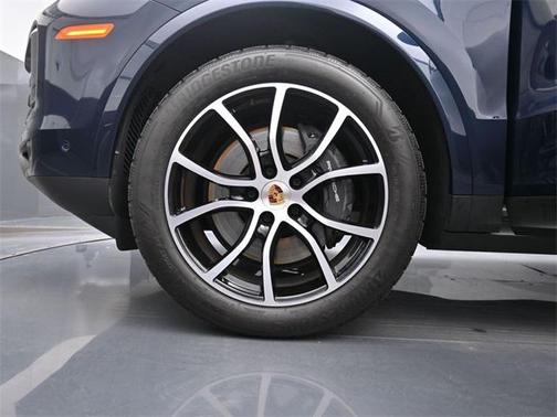 2024 Porsche Cayenne Base (Tiptronic)
