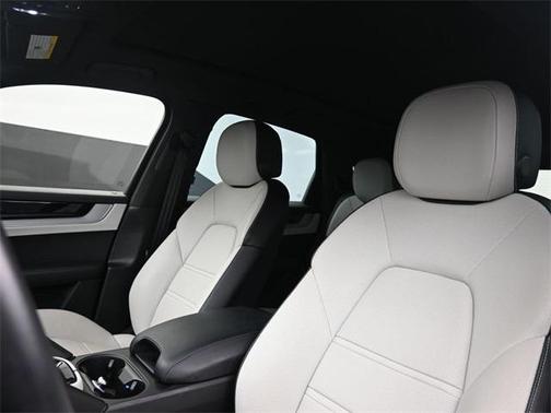 2024 Porsche Cayenne Base (Tiptronic)
