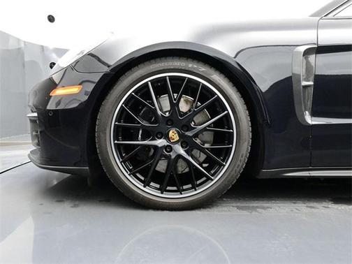 2023 Porsche Panamera 4
