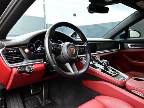 2023 Porsche Panamera 4