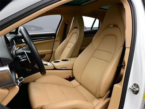 2023 Porsche Panamera Platinum Edition