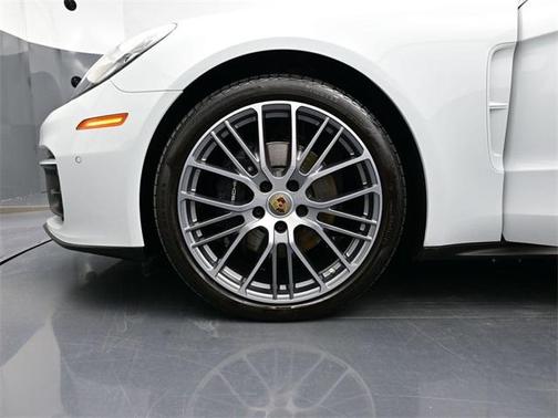 2023 Porsche Panamera Platinum Edition