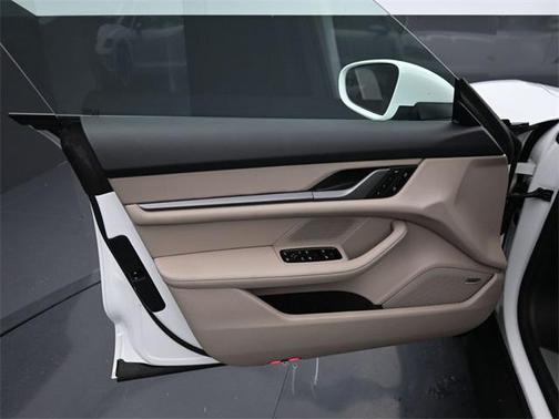 2025 Porsche Taycan 4