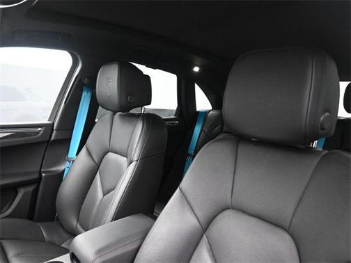 2023 Porsche Macan Base