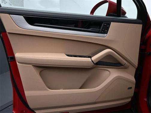 2024 Porsche Cayenne Base (Tiptronic)