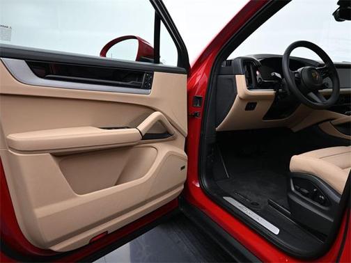 2024 Porsche Cayenne Base (Tiptronic)