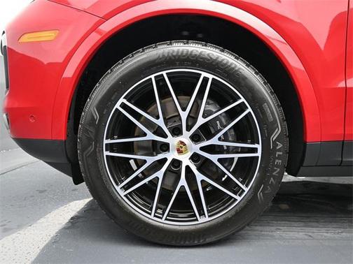 2024 Porsche Cayenne Base (Tiptronic)