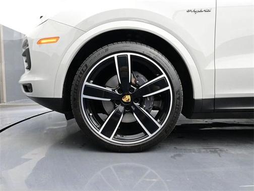 2022 Porsche Cayenne Cayenne E-Hybrid Platinum Edition