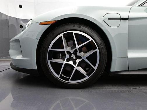 2025 Porsche Taycan 4