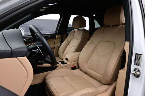 Carrara White Metallic 2025 Porsche Macan Macan
