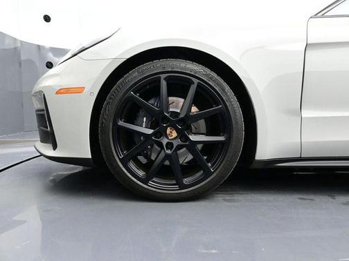 2025 Porsche Panamera 4