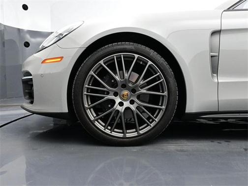 2023 Porsche Panamera Platinum Edition