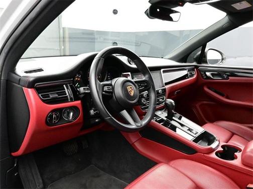 2023 Porsche Macan T