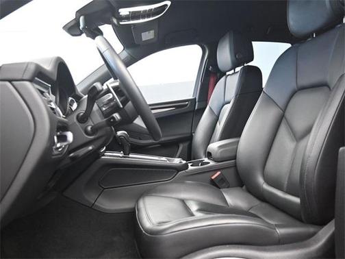 2022 Porsche Macan Base