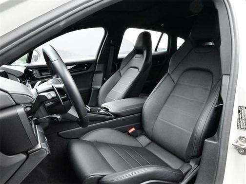 2025 Porsche Panamera 4