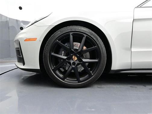 2025 Porsche Panamera 4