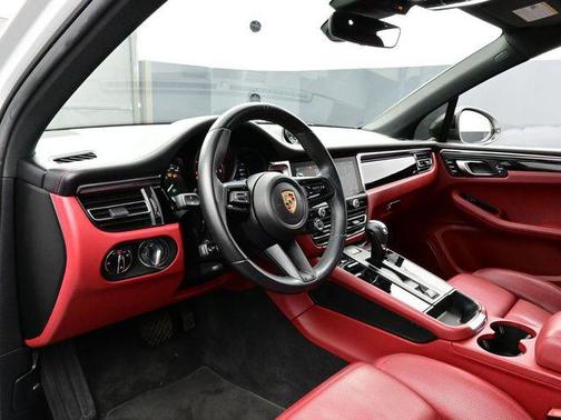 2023 Porsche Macan T