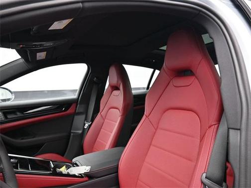 2025 Porsche Panamera 4