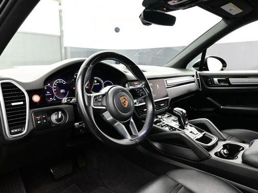 Chromite Black Metallic 2023 Porsche Cayenne Platinum Edition