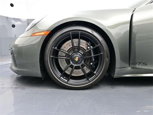 2024 Porsche 911 Carrera 4 GTS