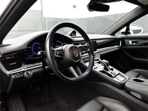 2023 Porsche Panamera 4 Platinum Edition