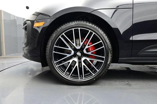 Jet Black 2026 Porsche Macan Macan
