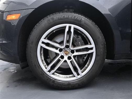 2021 Porsche Macan Base