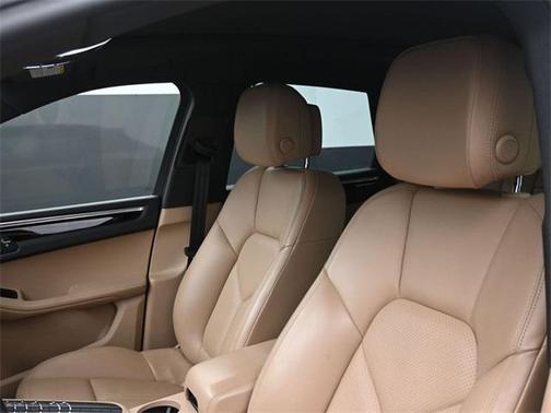 2021 Porsche Macan Base