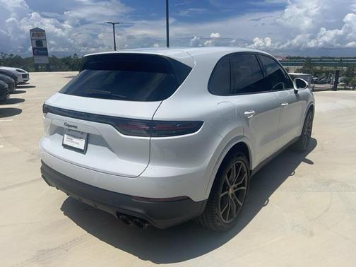 Carrara White Metallic 2023 Porsche Cayenne Platinum Edition