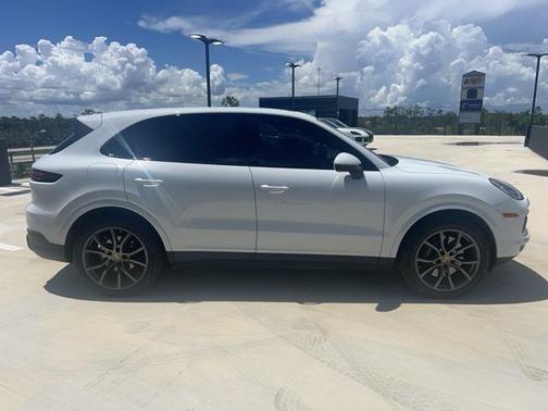 Carrara White Metallic 2023 Porsche Cayenne Platinum Edition
