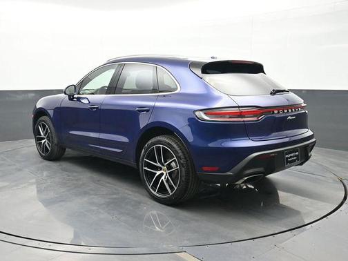 Gentian Blue Metallic 2026 Porsche Macan Macan