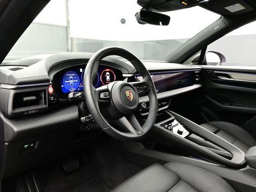 Provence 2025 Porsche Macan Macan Electric 4