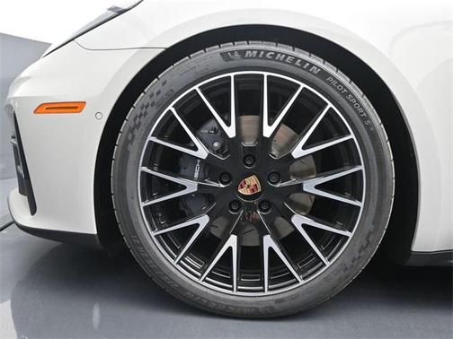 2025 Porsche Panamera 4