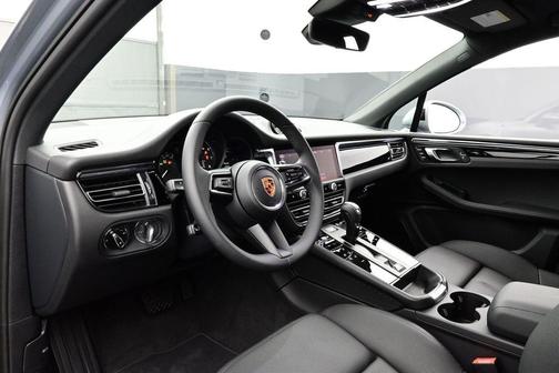Dolomite 2026 Porsche Macan Macan