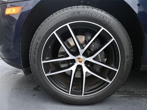2023 Porsche Macan Base
