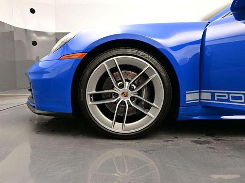 Lugano Blue 2025 Porsche 911 Carrera