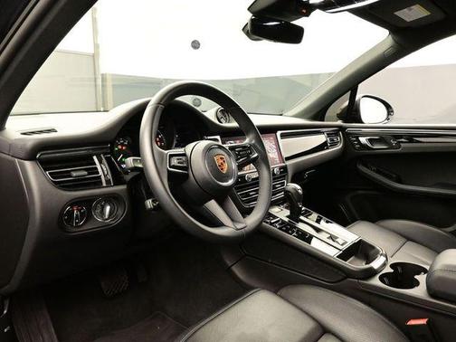 Volcano Grey Metallic 2025 Porsche Macan Macan