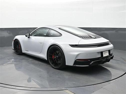 2026 Porsche 911 Carrera 4 GTS