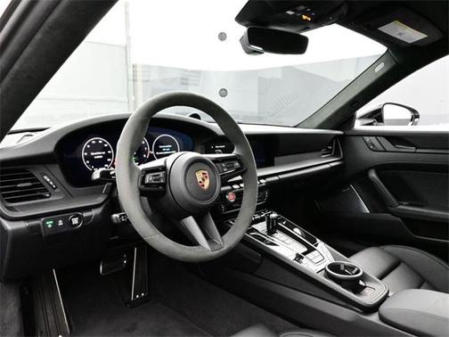 2026 Porsche 911 Carrera 4 GTS